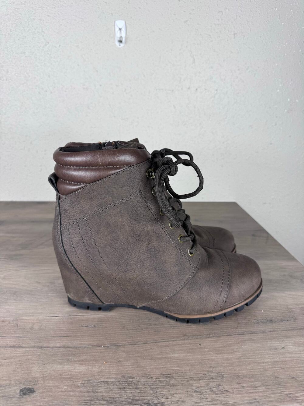 Sun + Stone Women's Lizzie Faux-Leather Lace-Up Wedge Boots Women’s size 9